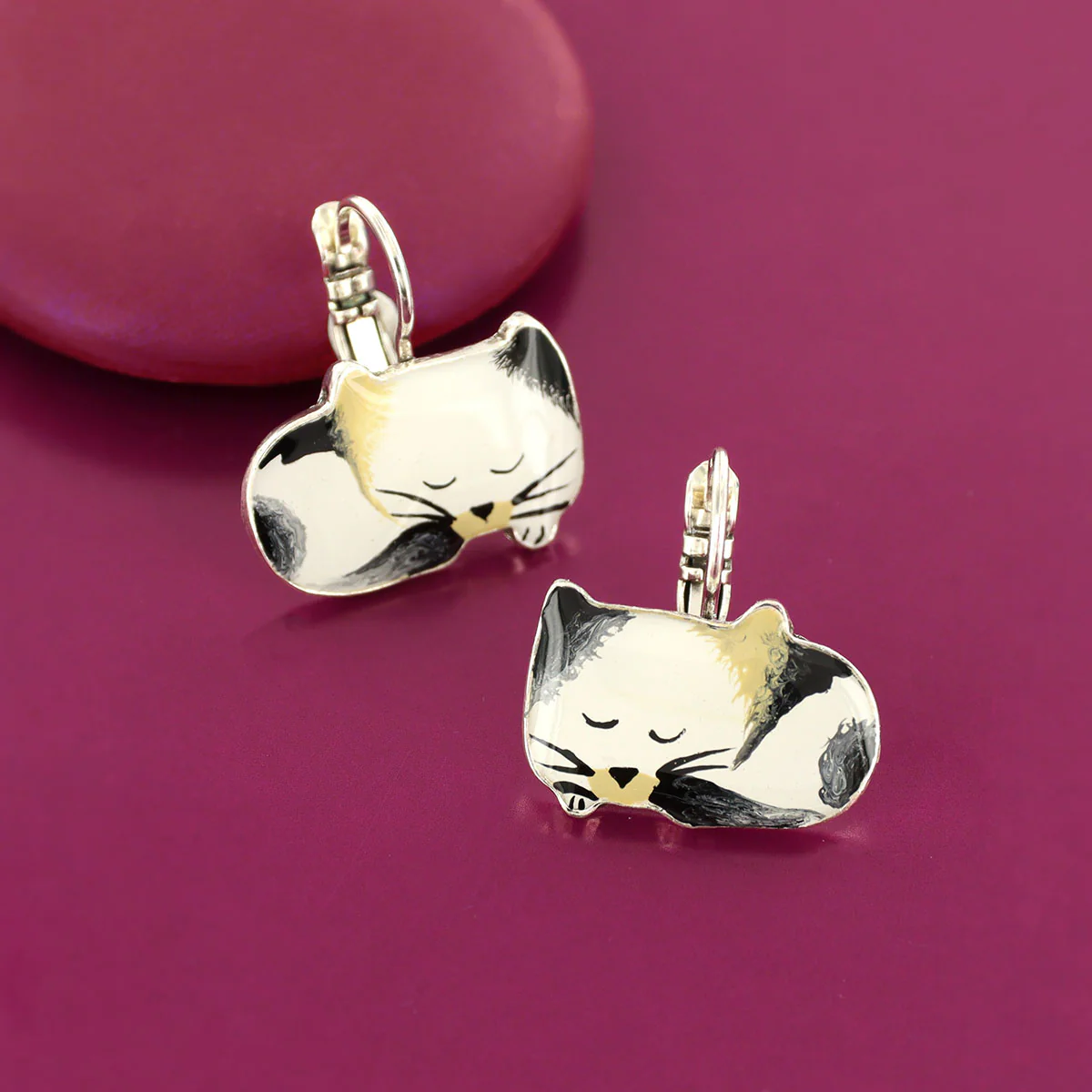 Taratata Chanapé (sleeping cat) leverback earrings (