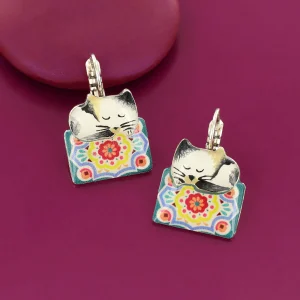 Taratata Chanapé (cat with rug) leverback earrings