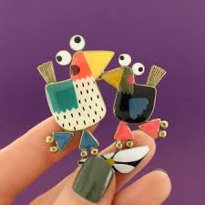 Taratata Roule Ma Poule (black and white chickens) brooch - Image 3